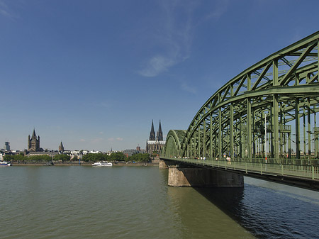 Fotos Schiff unter der Hohenzollernbrücke | Köln