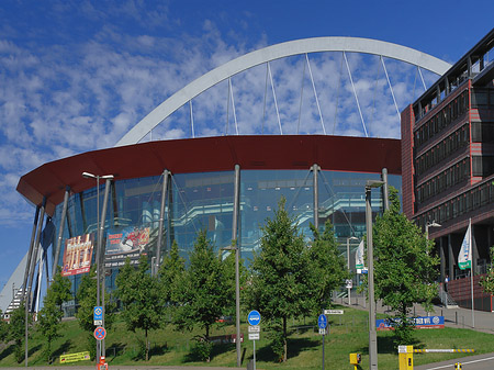 Foto Kölnarena neben Stadthaus