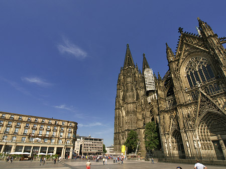 Kölner Dom mit Domhotel