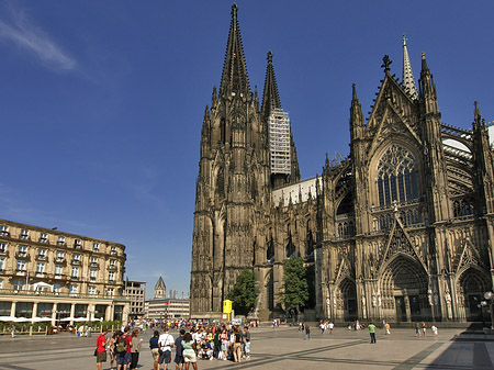 Kölner Dom mit Domhotel Fotos