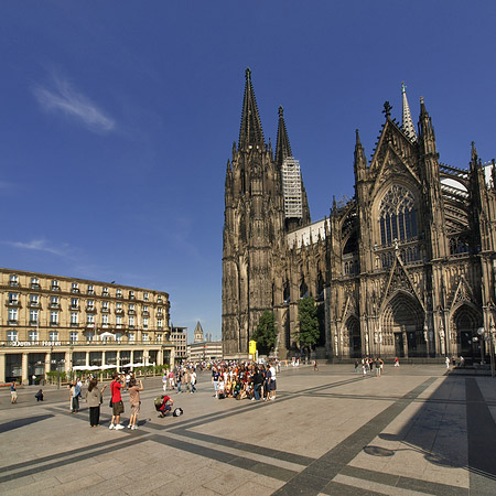 Kölner Dom mit Domhotel Fotos