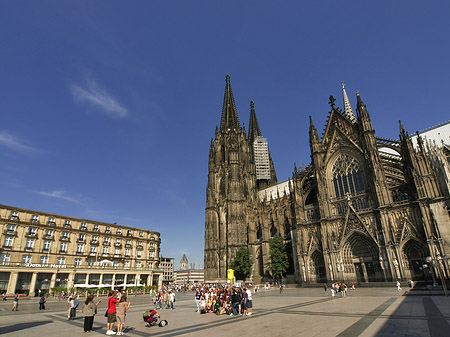 Kölner Dom mit Domhotel Fotos