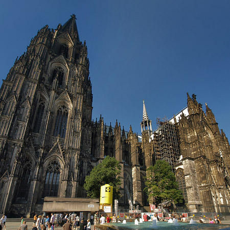 Fotos Blick über Roncalliplatz zum Kölner Dom | Köln