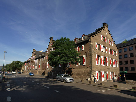 Kölnisches Stadtmuseum mit Straße Foto 