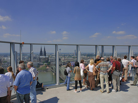 Foto Besucher gucken auf Köln - Köln