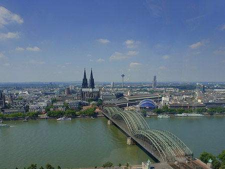 Foto Hohenzollernbrücke und Kölner Dom