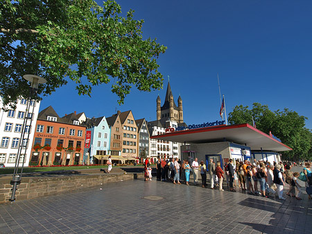 Foto Schlange stehen für Köln-Düsseldorfer - Köln