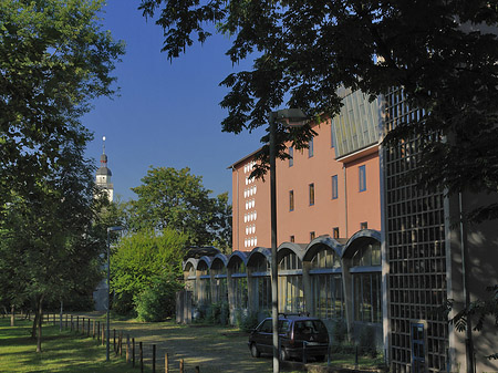 Schule mit St Maria vom Frieden Fotos