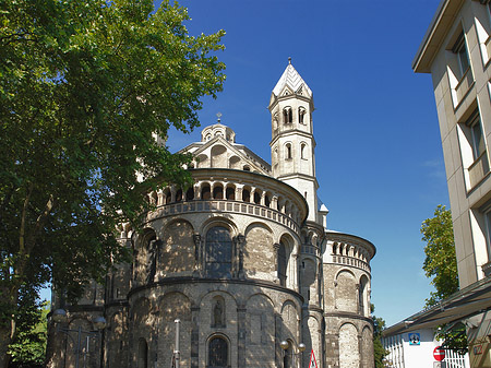 Foto Seitentürme und Westturm der St Aposteln